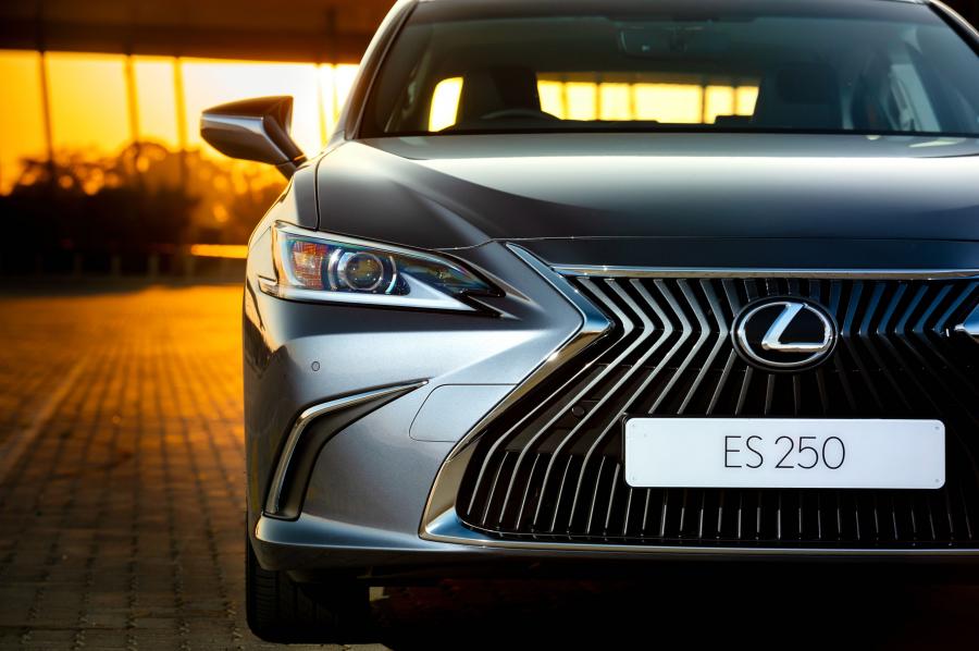 Детали экстерьера Lexus ES250 2018 года  (ZA) (фото 19 из 26)
